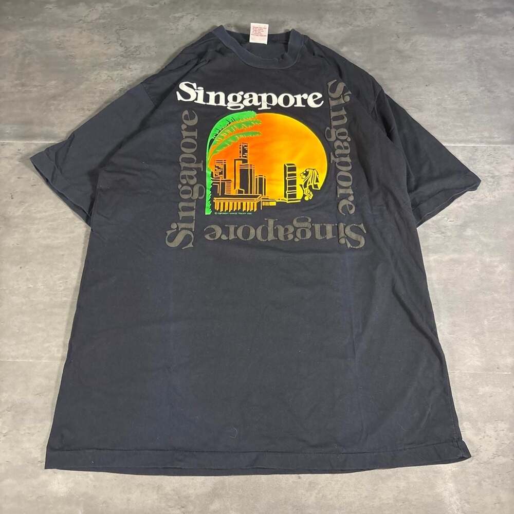 Yankee Tees Vintage 1990 Singapore Skyline Graphic T-Shirt